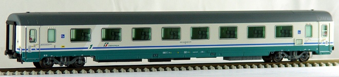 Passenger car 1st class type Granconforto of Trenitalia in XMPR livery<br /><a href='images/pictures/ACME/50403a.jpg' target='_blank'>Full size image</a>